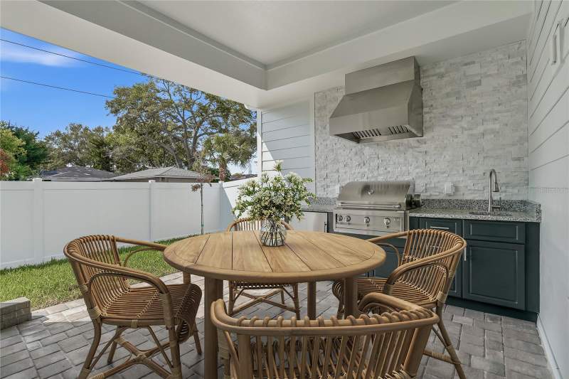 5 bedroom Single Family Residence at 879 53rd Avenue, Arcadia Gardens, St Petersburg — photo 2