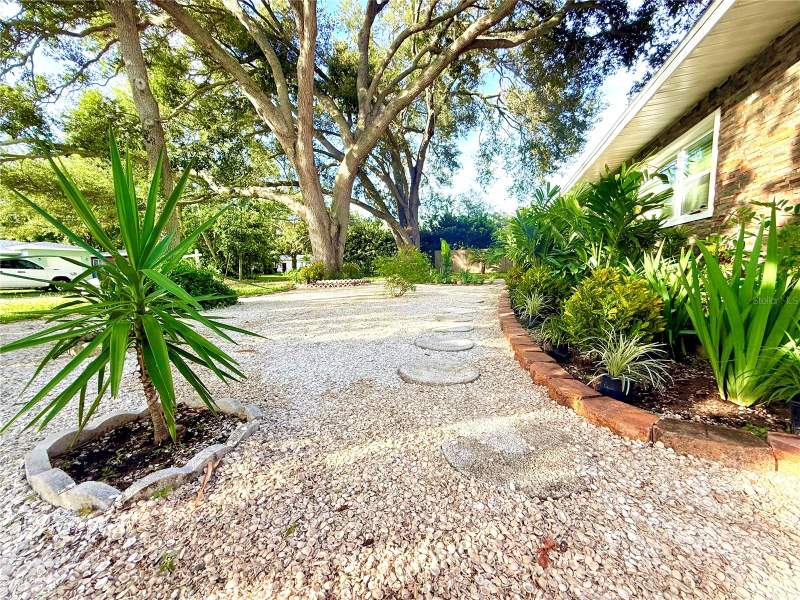 5 bedroom Single Family Residence at 1557 Robinson Drive, Jungle Country Club 4th Add, St Petersburg — photo 5