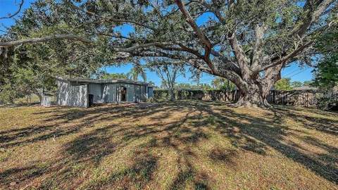 5529 Nutmeg Avenue, Sarasota FL - photo 10 of 33