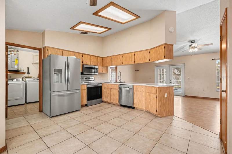 4 bedroom Single Family Residence at 11363 Norvell Road, Spring Hill Unit 18, Spring Hill — photo 3