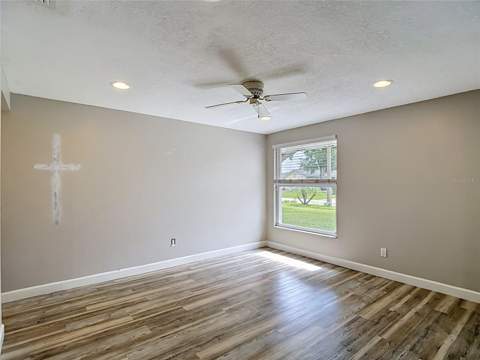 7010 Cobblewood Court, Tampa FL - photo 12 of 73