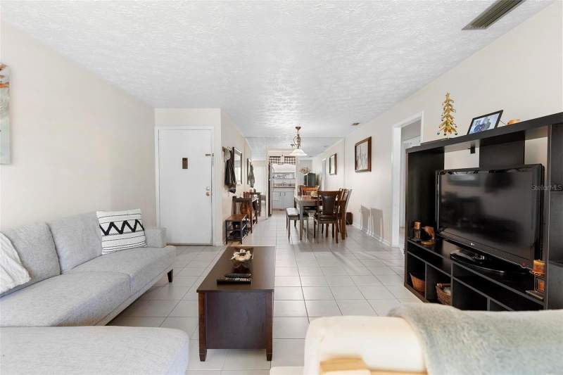 2 bedroom Condominium at 4376 LAKE UNDERHILL ROAD #C, PLANTATION APTS ORLANDO, ORLANDO — photo 2