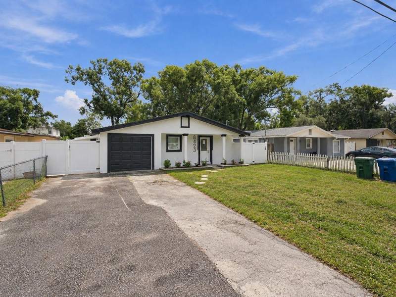 5 bedroom Single Family Residence at 8423 N Packwood Avenue, Oakwood Manor, Tampa — photo 2