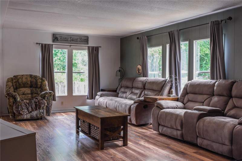 3 bedroom Manufactured Home at 5843 NE 167th Avenue, Silver Spgs Campsites, Silver Springs — photo 5