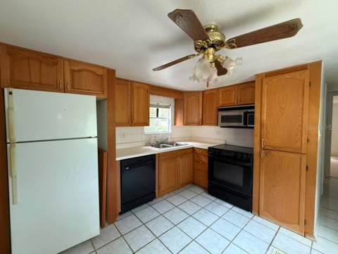 27416 Walnut Avenue, Okahumpka FL - photo 15 of 45