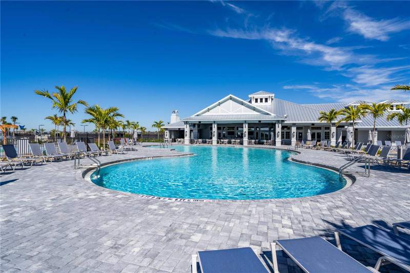 3 bedroom Single Family Residence at 15214 Serene Shores Loop, Lorraine Lakes Ph Iib-3 & Iic, Lakewood Ranch — photo 4