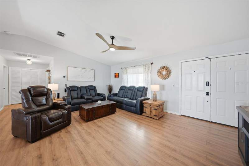 3 bedroom Single Family Residence at 515 Gleason Parkway, Cape Coral, Cape Coral — photo 3