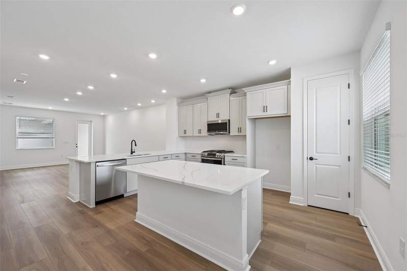 3 bedroom Townhouse at 8229 Seaflower Parkway, Seaflower, Bradenton — photo 2