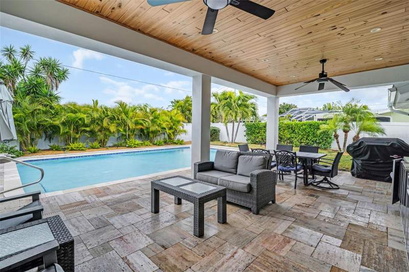 3 bedroom Single Family Residence at 2220 E Vina Del Mar Boulevard, Vina-Del-Mar Sec 1, St Pete Beach — photo 4