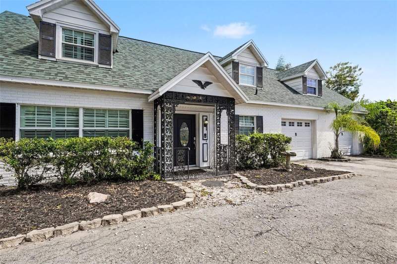 4 bedroom Single Family Residence at 404 Clarissa Drive, Colonial Heights Unit 1, Brandon — photo 3