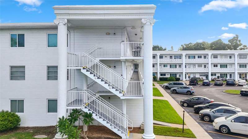 2 bedroom Condominium at 2454 Australia Way #32, On Top Of The World, Clearwater — photo 3