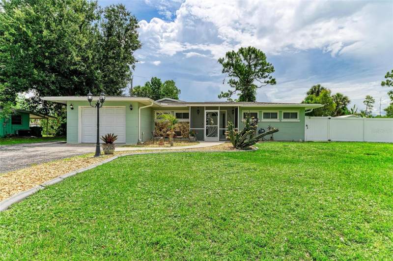 3 bedroom Single Family Residence at 557 Reading Street, Port Charlotte Sec 005, Port Charlotte — photo 3