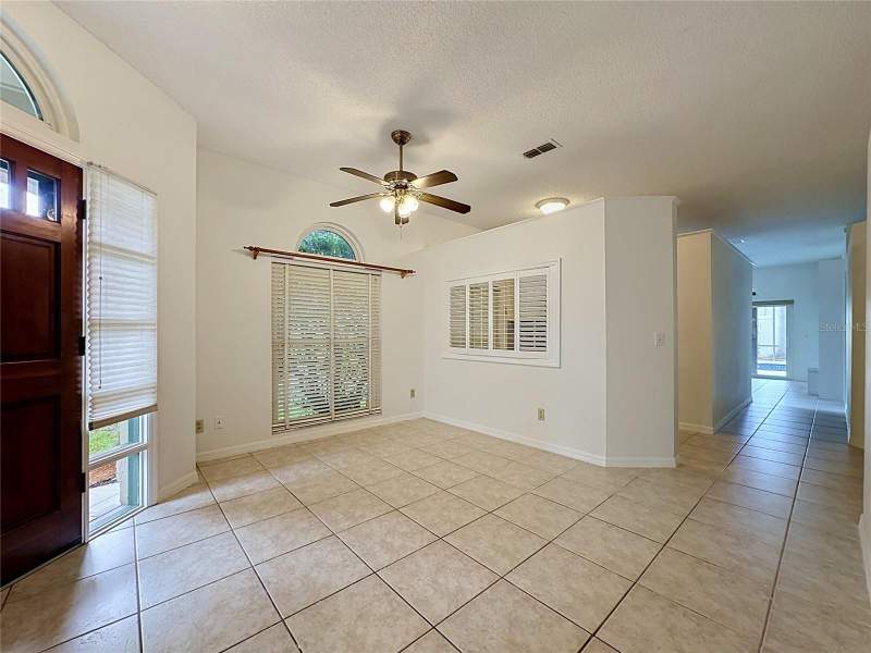 4 bedroom Single Family Residence at 1047 Kelly Creek Circle, Twin Rivers Sec 3A, Oviedo — photo 5