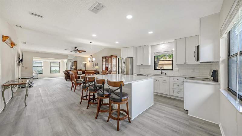 2 bedroom Condominium at 510 Oak Hill Circle #9, Village Oaks Sec D, Sarasota — photo 5