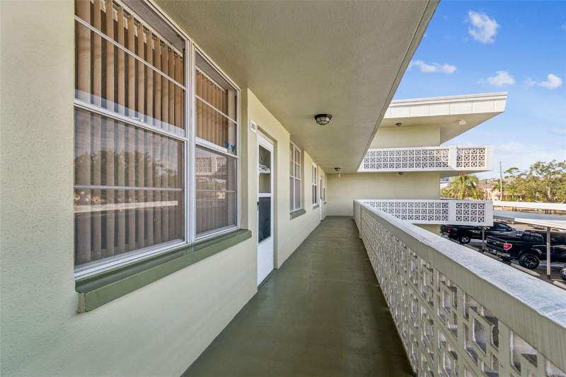 2 bedroom Condominium at 4885 1st Street #203, Winston Park Northeast, St Petersburg — photo 3
