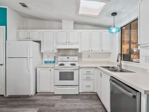 1514 Hillcrest Drive, Lady Lake FL - photo 11 of 35
