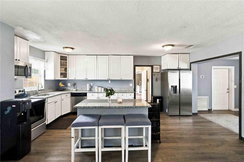 3 bedroom Single Family Residence at 801 51st Avenue, Bayou Heights Hanlons, St Petersburg — photo 4