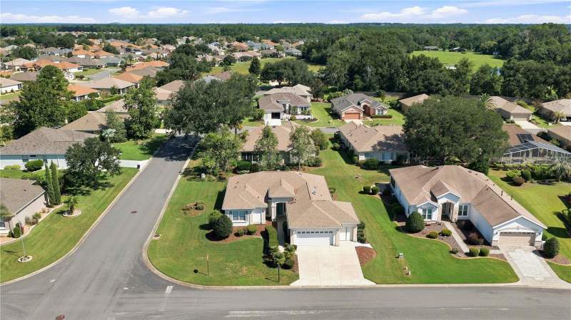 2 bedroom Single Family Residence at 9317 124th Place, Spruce Creek Gc, Summerfield — photo 2