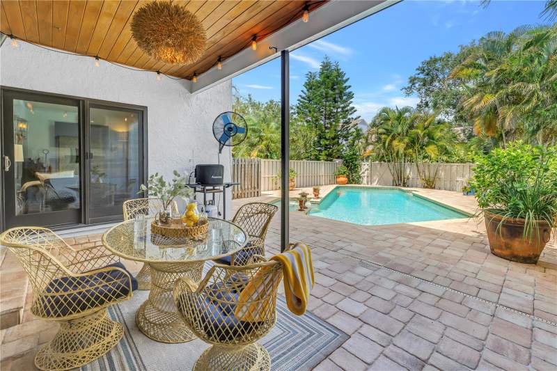 3 bedroom Townhouse at 990 San Carlos Court, Riviera Bay Second Add, St Petersburg — photo 2