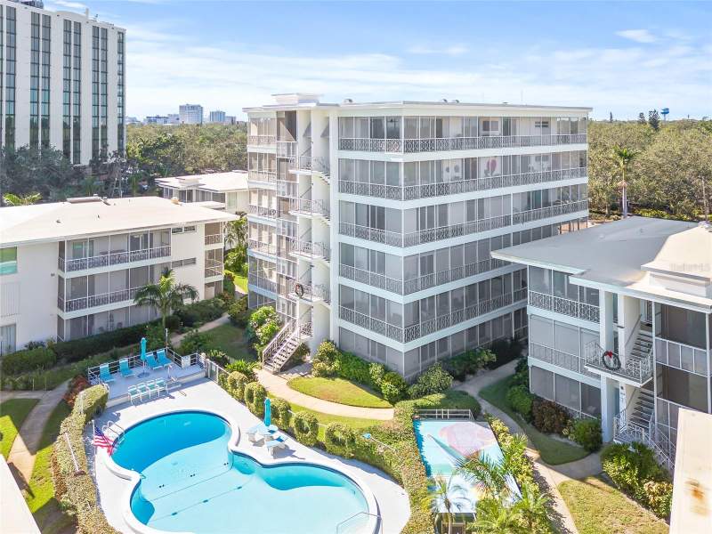 1 bedroom Condominium at 1012 N Shore Drive #14, Whispering Waters Condo, St Petersburg — photo 2