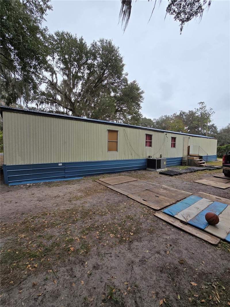 3 bedroom Manufactured Home at 20 SW 3rd Street, Highland Park Add, Webster — photo 2