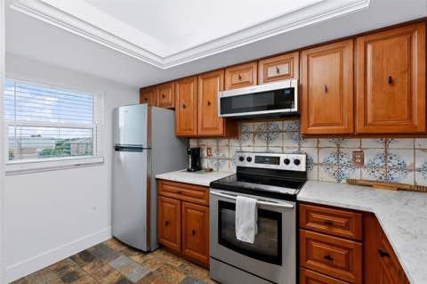 719 Pinellas Bayway #311, St Petersburg FL - photo 7 of 39