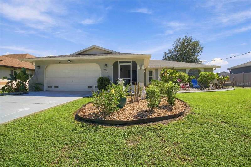 3 bedroom Single Family Residence at 17341 Robinson Avenue, Port Charlotte C Sec 44, Port Charlotte — photo 5