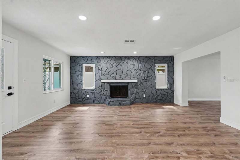 3 bedroom Single Family Residence at 8170 22nd Avenue, Jungle Terrace Sec A, St Petersburg — photo 5