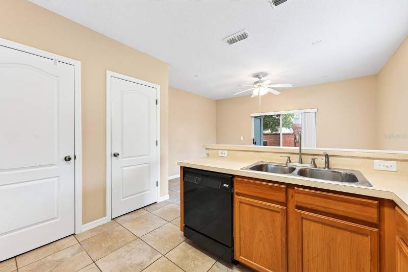 3 bedroom Townhouse at 102 WILTON CIRCLE, PLACID LAKE TWNHMS, SANFORD — photo 5
