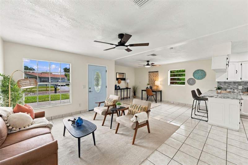 3 bedroom Single Family Residence at 1719 Julian Lane Drive, Clair Mel City Sec A Unit, Tampa — photo 2