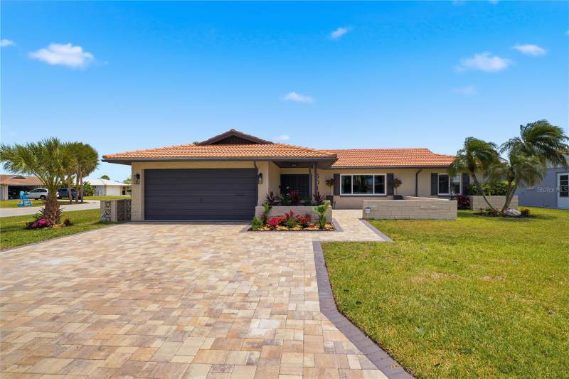 4 bedroom Single Family Residence at 5016 Dory Drive, Flor A Mar, New Port Richey — photo 2