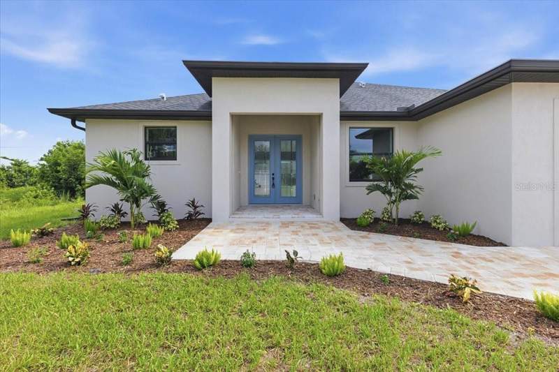 3 bedroom Single Family Residence at 11209 Chalet Avenue, Port Charlotte Sec 063, Englewood — photo 2