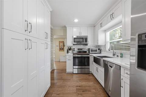 6052 Nebraska Avenue, New Port Richey FL - photo 18 of 63