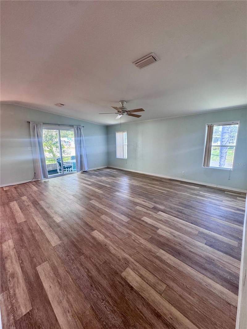 2 bedroom Manufactured Home at 4385 Maple Avenue, Terra Mar Village Mhp Sec 03, Edgewater — photo 4