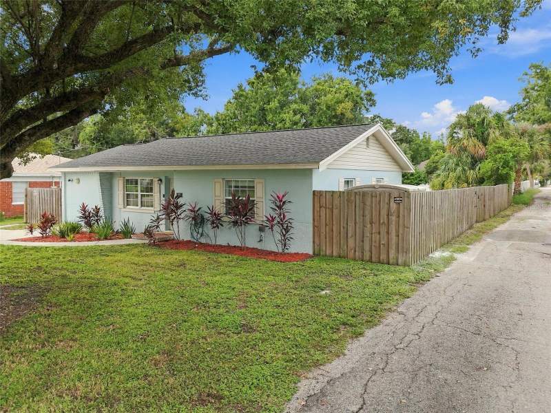 2 bedroom Single Family Residence at 806 N Gomez Avenue, 4IK | Highway Park, Tampa — photo 3