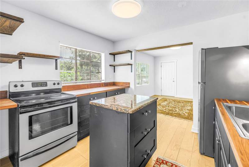 3 bedroom Single Family Residence at 2000 27th Avenue, Pine City Sub Rep, St Petersburg — photo 2
