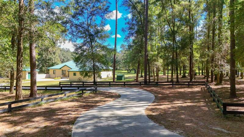 3 bedroom Single Family Residence at 3 Carry Back Road, Meadow Wood Farm, Ocala — photo 4