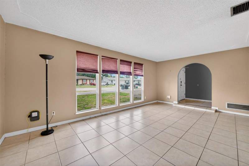 4 bedroom Single Family Residence at 175 Sheridan Avenue, Winsor Manor 1st Add, Longwood — photo 4