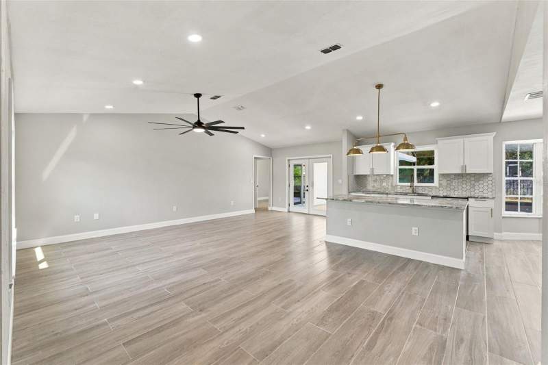 3 bedroom Single Family Residence at 11365 Riddle Drive, Spring Hill, Spring Hill — photo 4