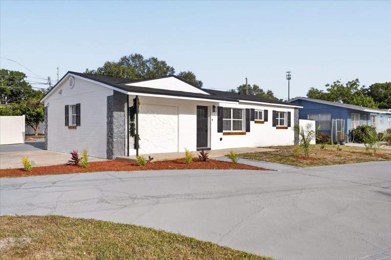 4 bedroom Single Family Residence at 13589 120th Street, Ridgecrest Acres, Largo — photo 4