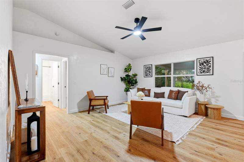 4 bedroom Single Family Residence at 518 NW 94th Way, Hamilton Pond, Gainesville — photo 3