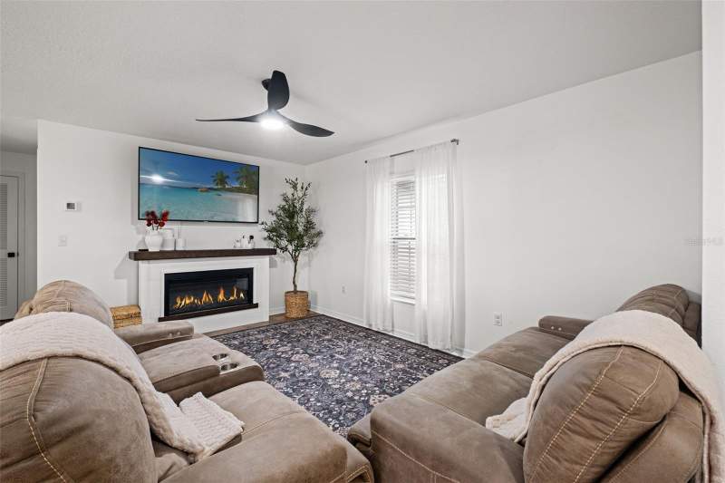 3 bedroom Single Family Residence at 13094 Papercraft Avenue, Royal Highlands, Weeki Wachee — photo 5