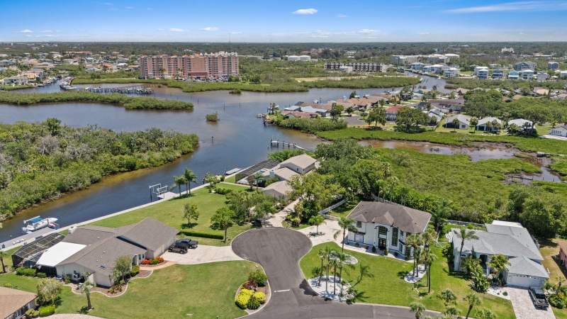 5 bedroom Single Family Residence at 5623 Hull Court, Gulf Harbors Woodlands, New Port Richey — photo 3
