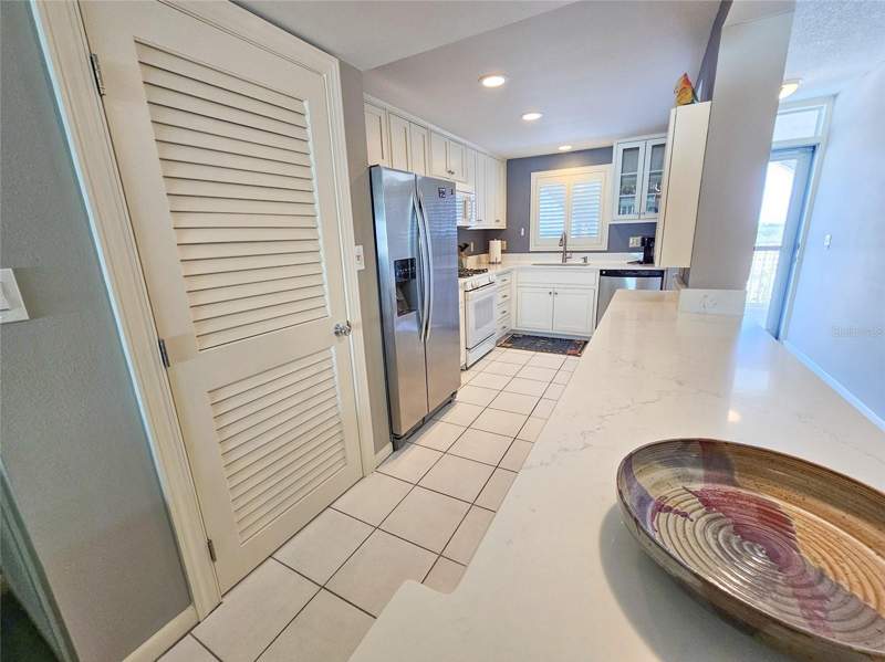 1 bedroom Condominium at 5980 Shore Boulevard #1006, Town Shores, Gulfport — photo 4
