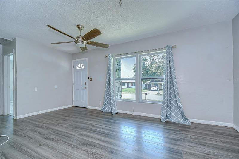 3 bedroom Single Family Residence at 5325 8th Avenue, Gulf Grove, Gulfport — photo 3