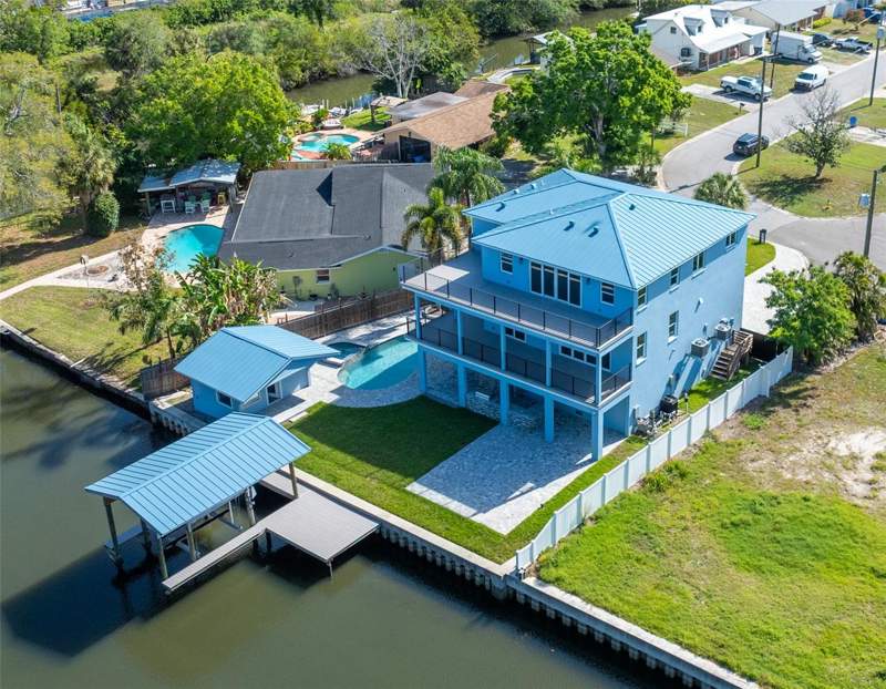 4 bedroom Single Family Residence at 8717 Driftwood Drive, Bay Crest Park Unit 01, Tampa — photo 3