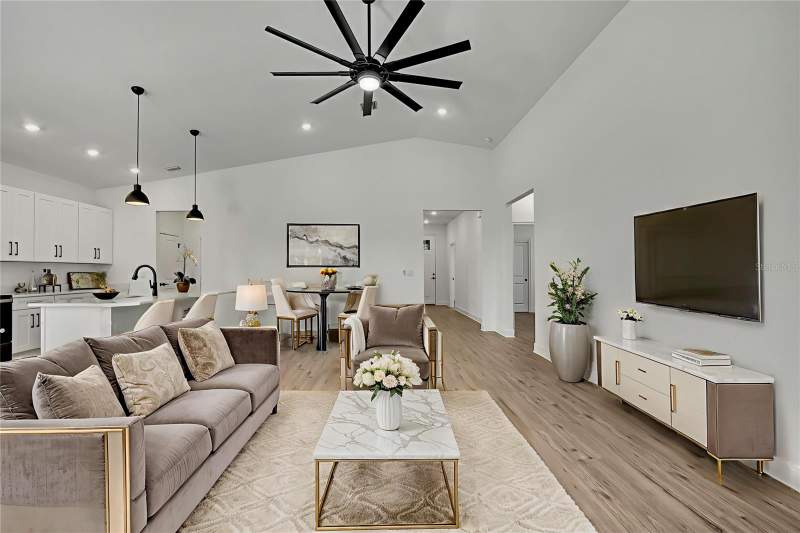 4 bedroom Single Family Residence at 13126 Meadow Swallow Avenue, Royal Highlands, Brooksville — photo 2