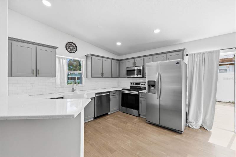 3 bedroom Single Family Residence at 213 E Cluster Avenue, Vine Park, Tampa — photo 2