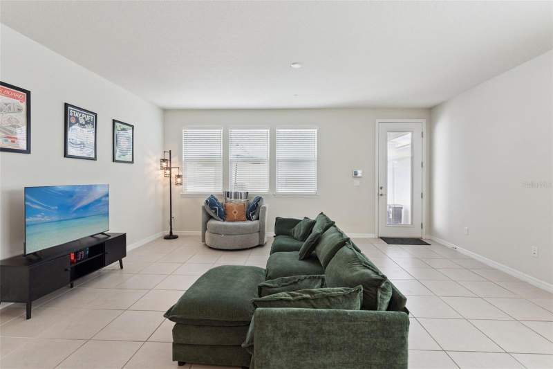 4 bedroom Townhouse at 6926 Reverie Park Avenue, Everbe, Orlando — photo 3
