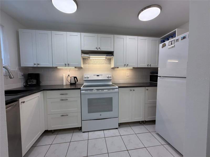 1 bedroom Condominium at 1243 S Martin Luther King Jr Avenue #C303, Sunshine Towers Apt Residences, Clearwater — photo 3